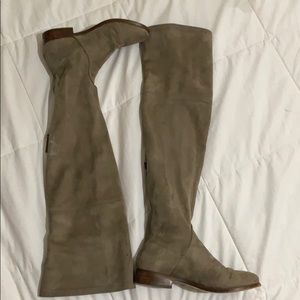 Steve Madden boots with zipper on the back ♥️